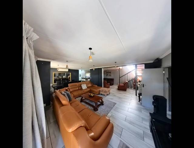 4 BEDROOM HOUSE FOR SALE IN GLEN MARAIS